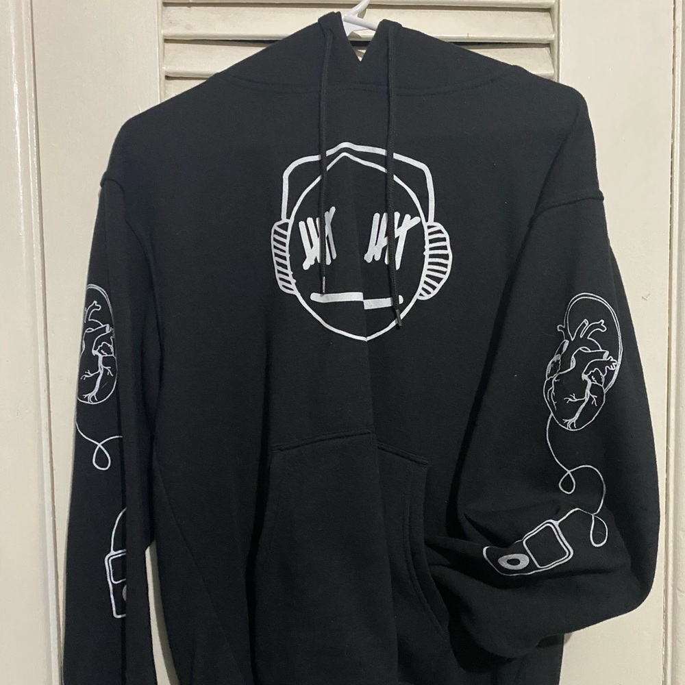 Dream 28 Million Hoodie. Medium